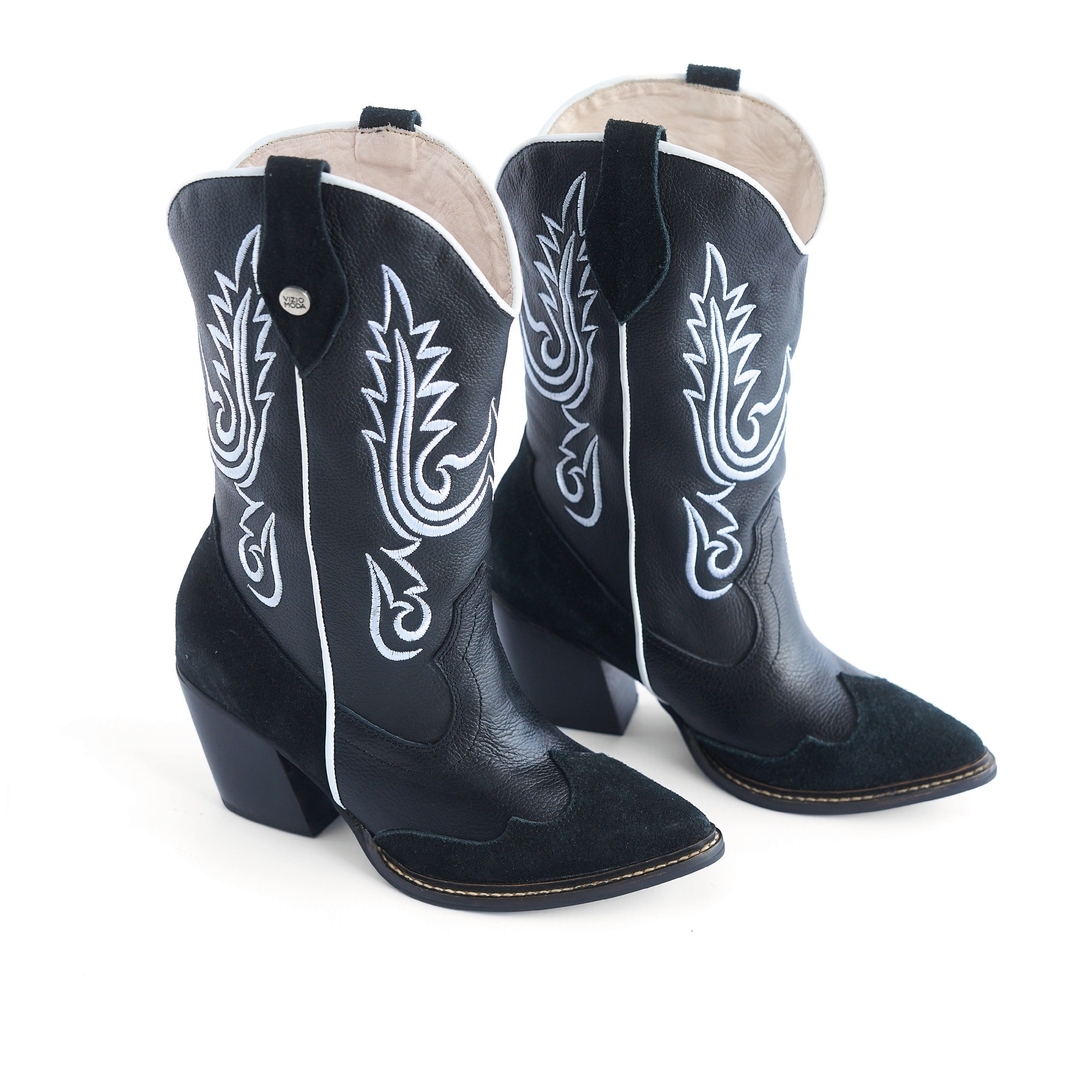 Botas Texanas de Cuero Negro con Bordado Blanco Vizio Moda