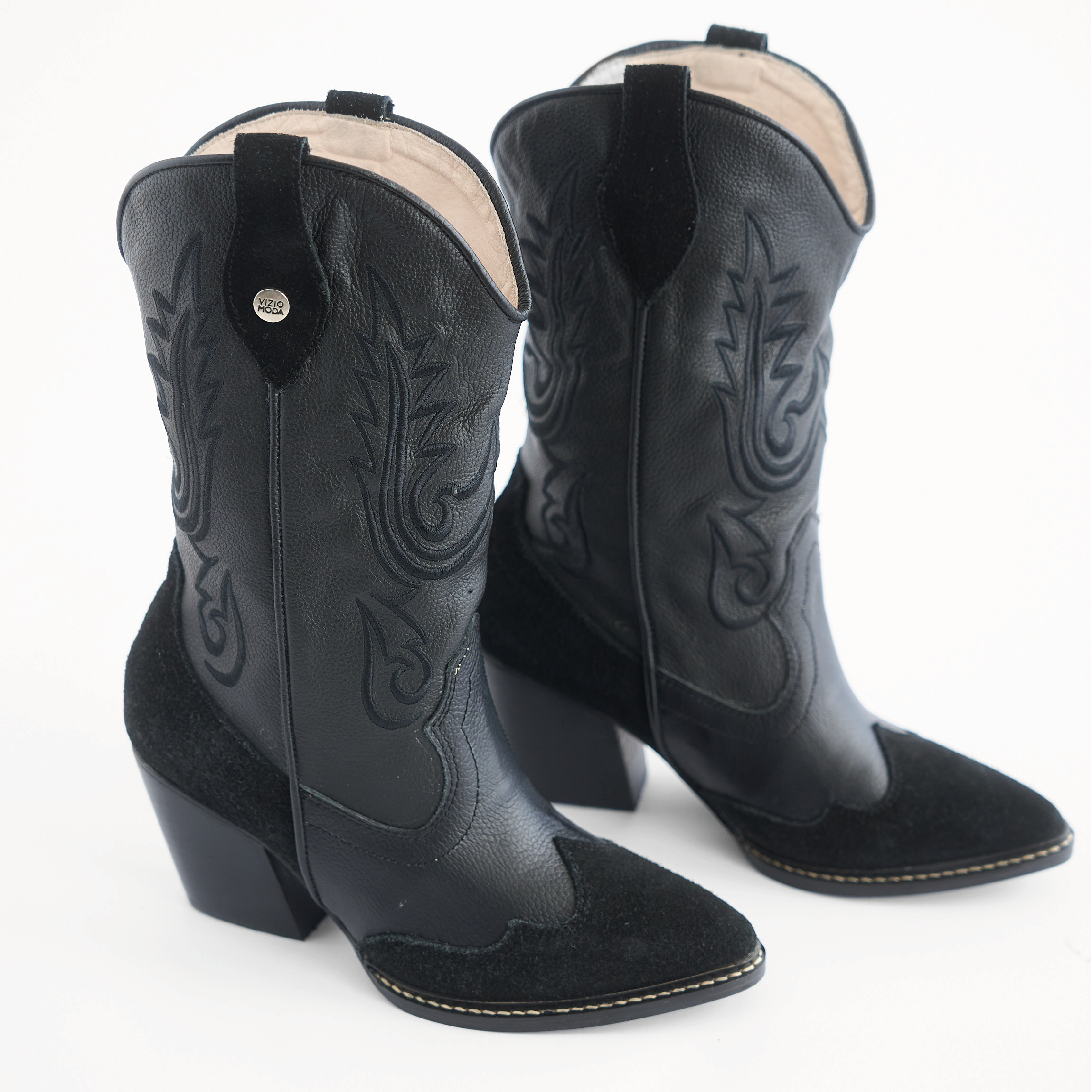 Botas Texanas de Cuero Negro con Detalles en Gamuza Vizio Moda