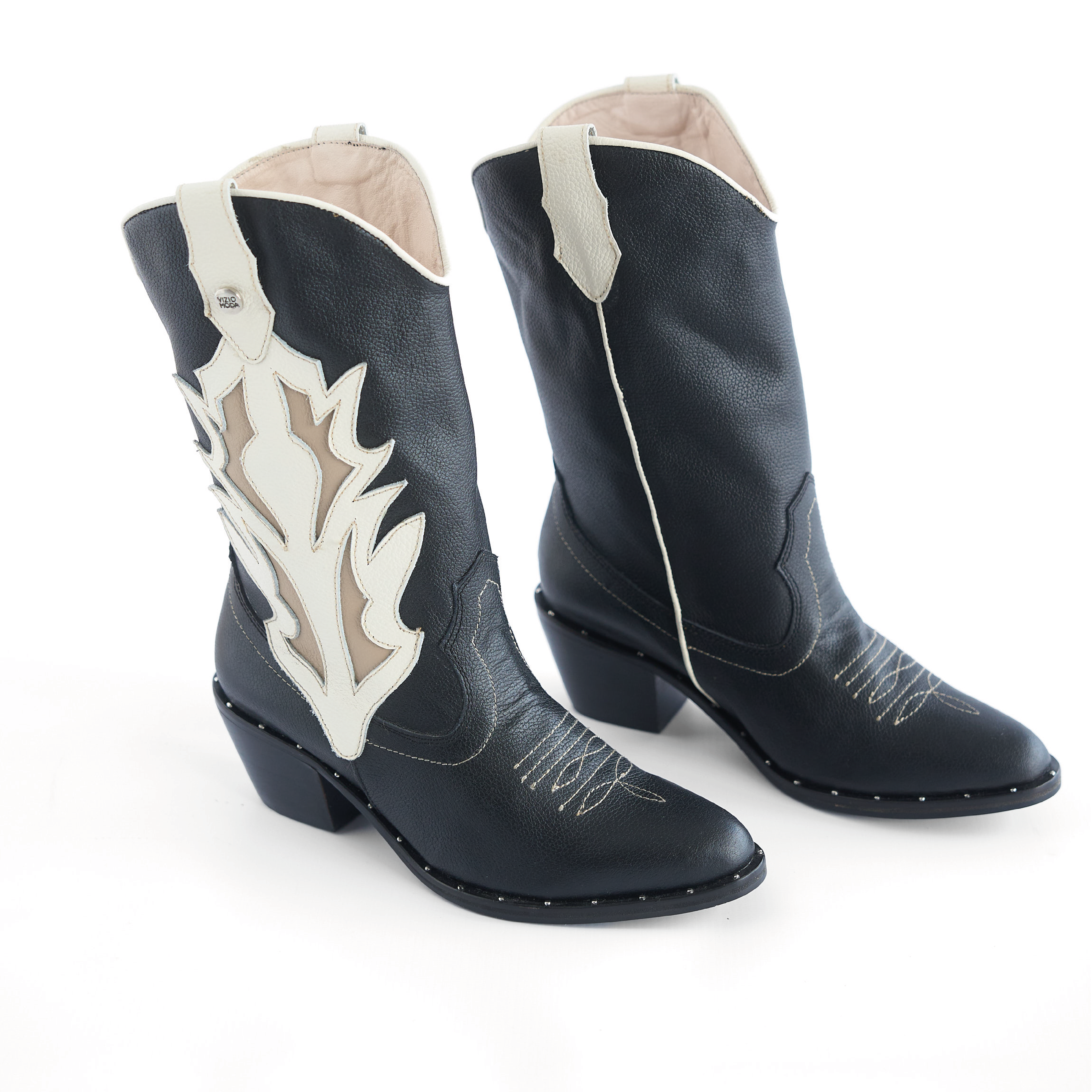 Botas Texanas de Cuero Negro con Detalles en Blanco y Beige Vizio Moda