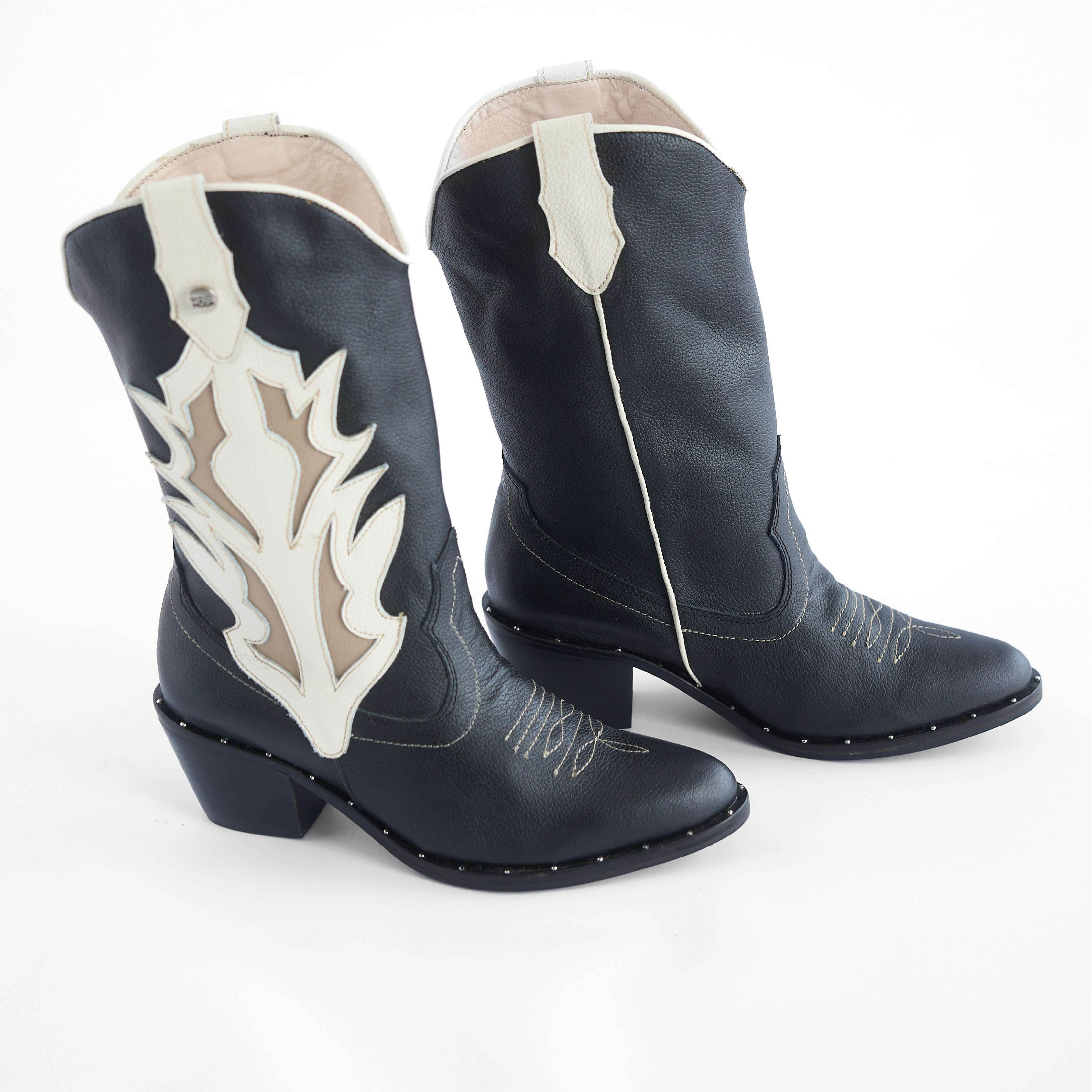 Botas Texanas de Cuero Negro con Detalles en Blanco y Beige Vizio Moda
