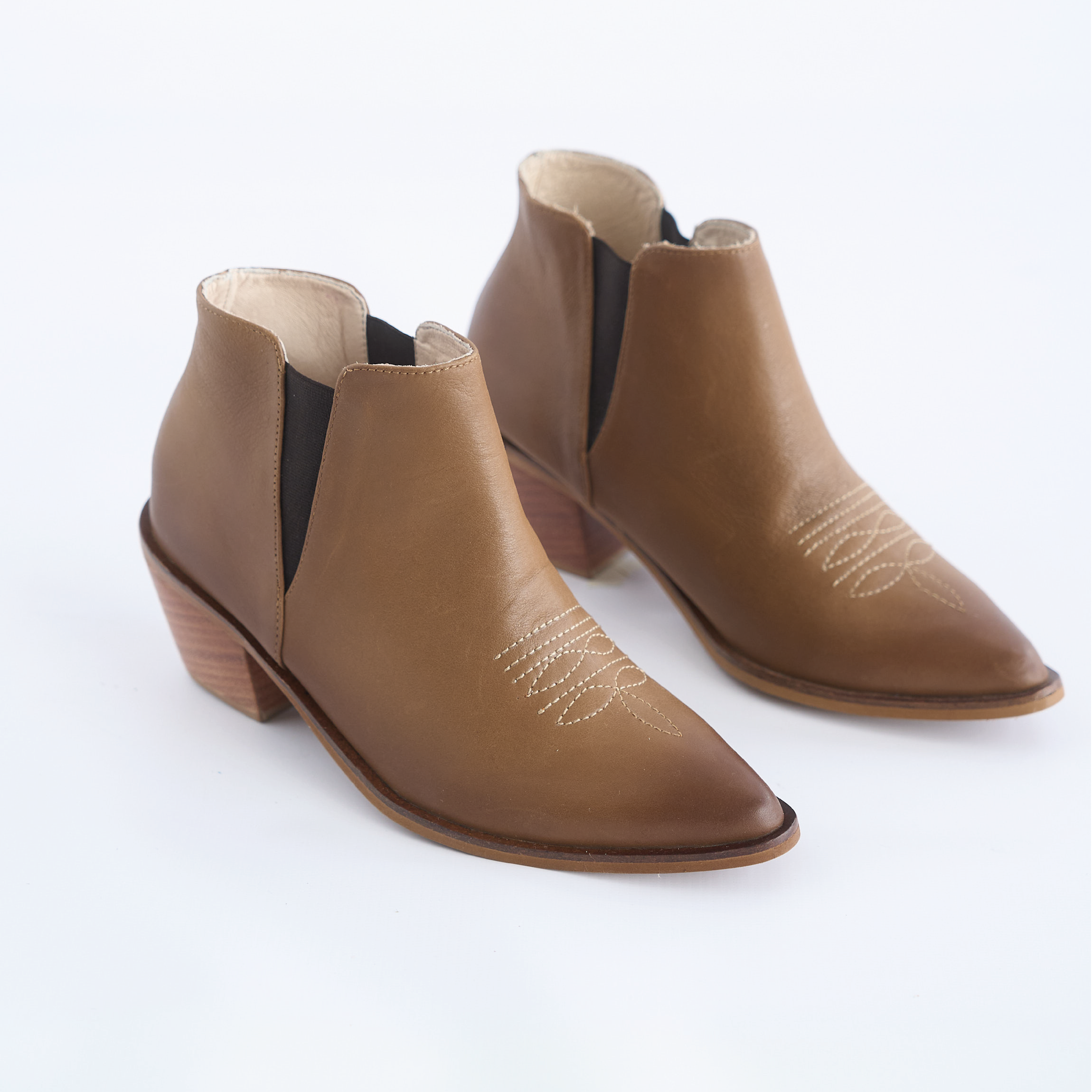 Botines en Cuero Marrón Vizio Moda