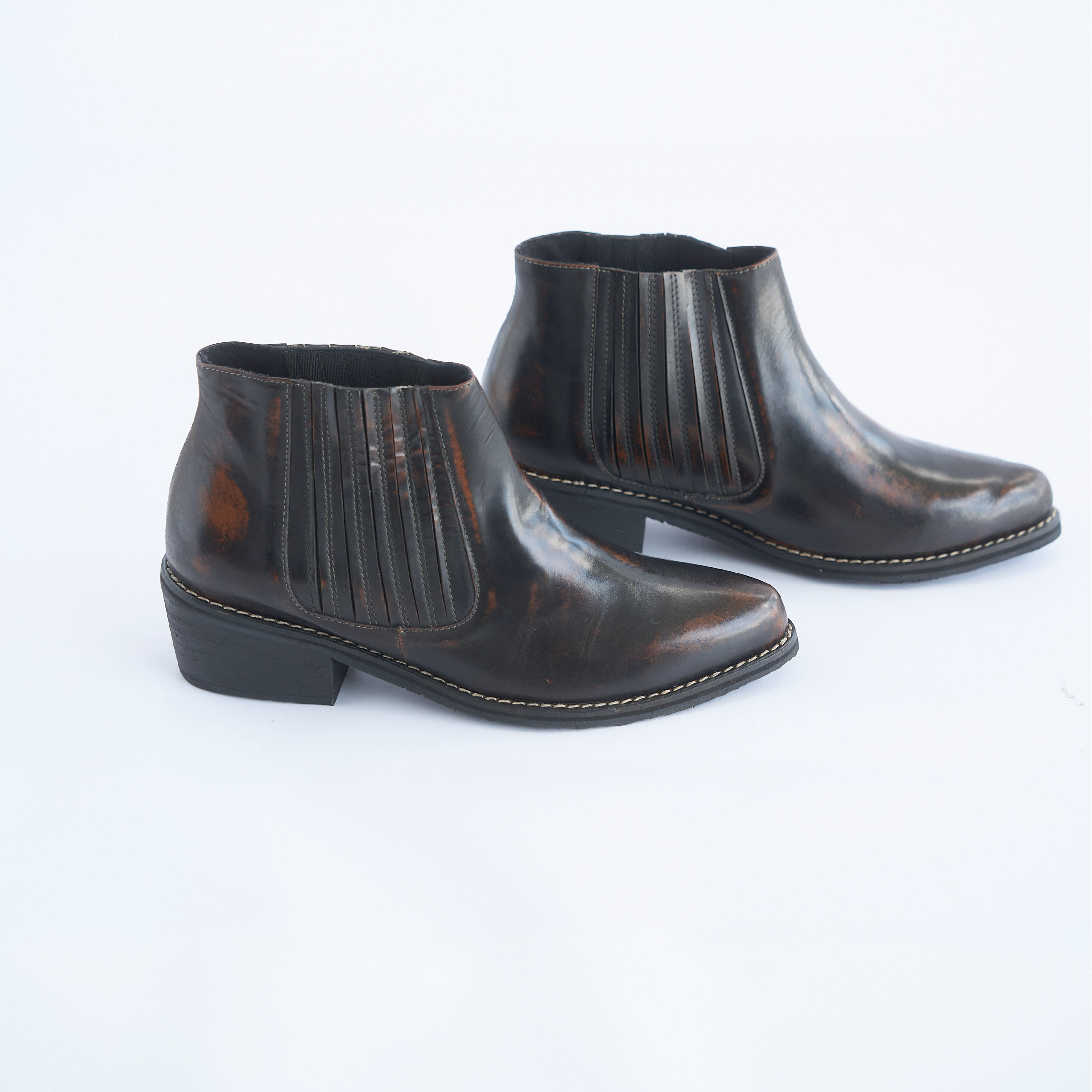 Botines Chelsea en Cuero Oscuro Vizio Moda