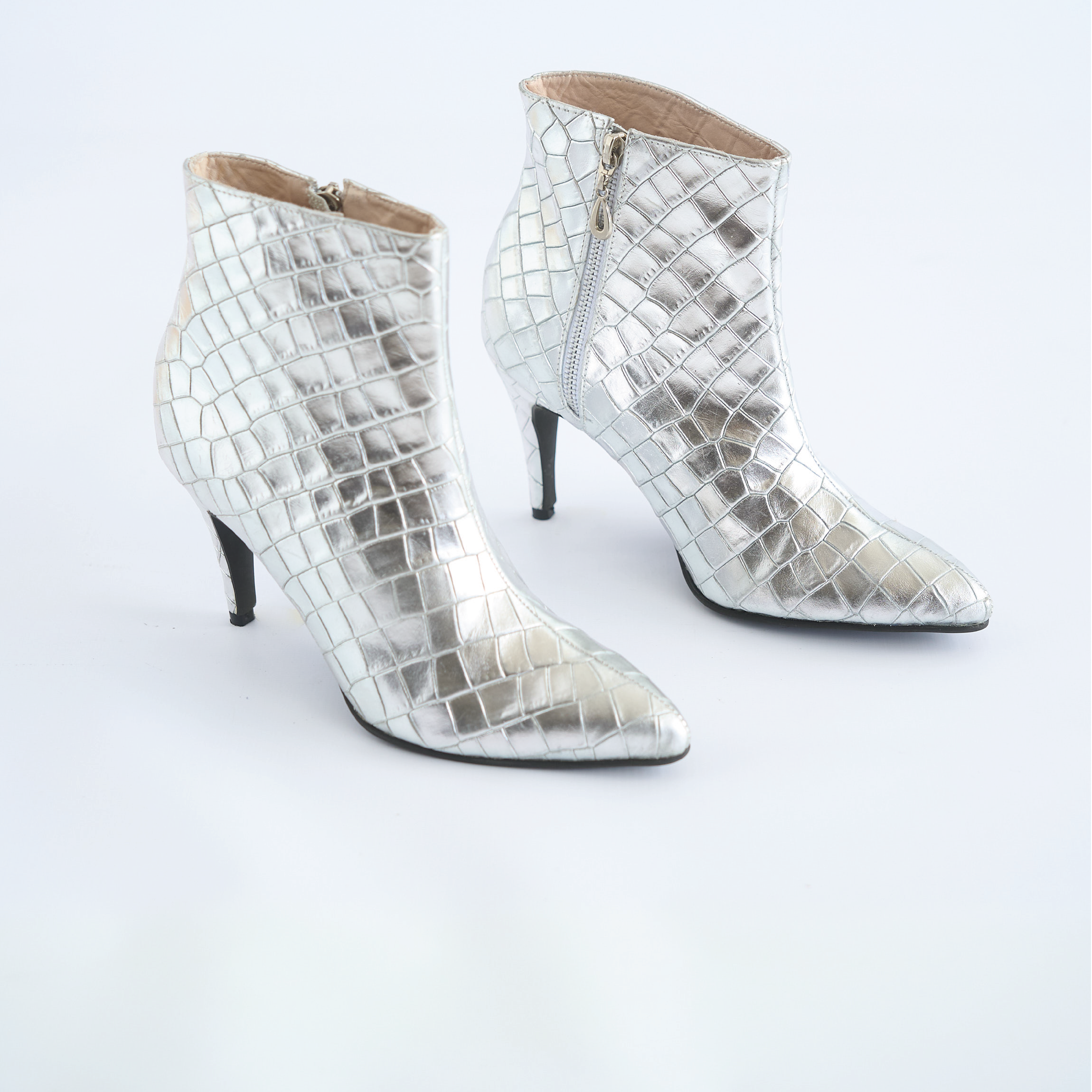 Botines en Cuero Plateado Metalizado Vizio Moda