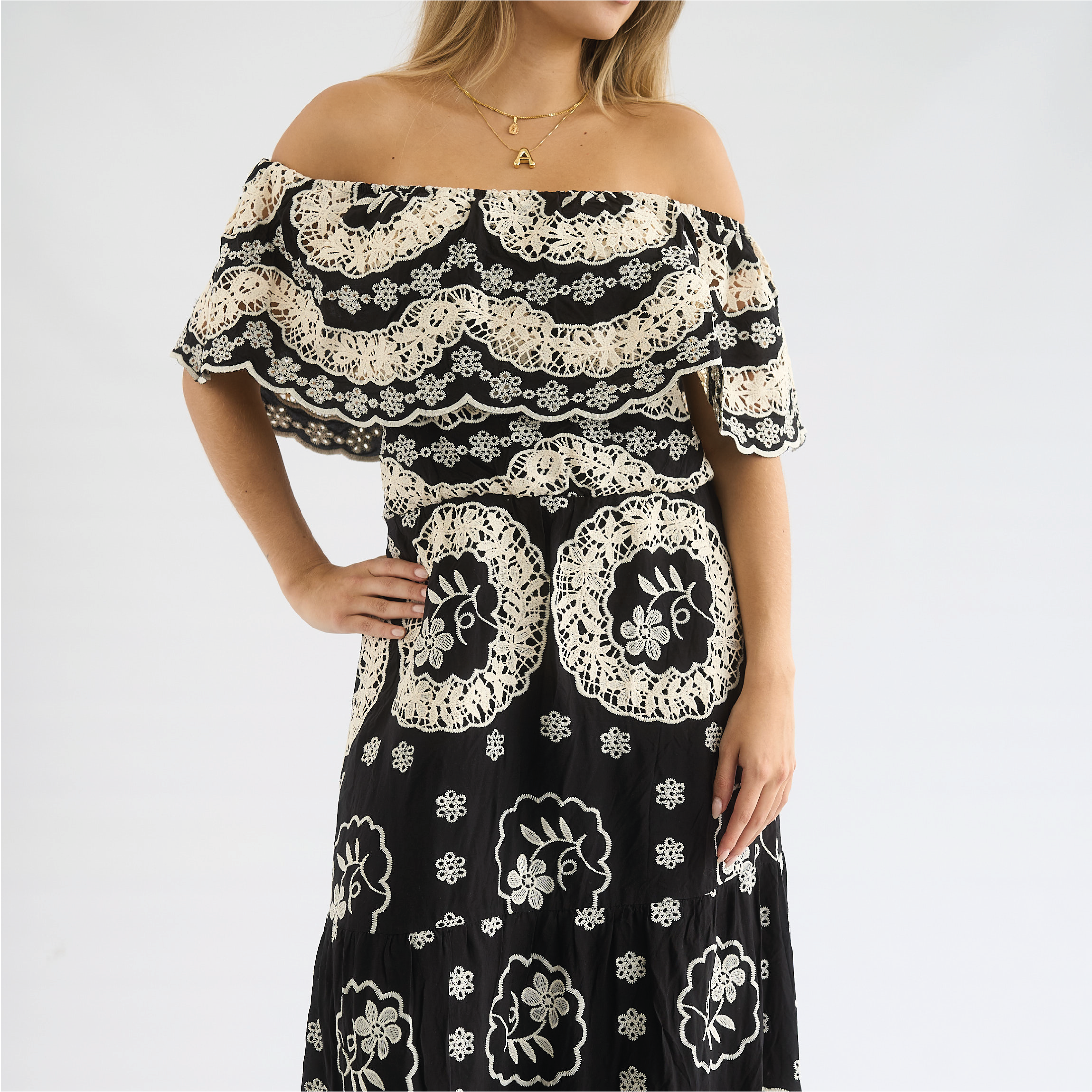 Vestido Off-Shoulder Bordado Vizio Moda