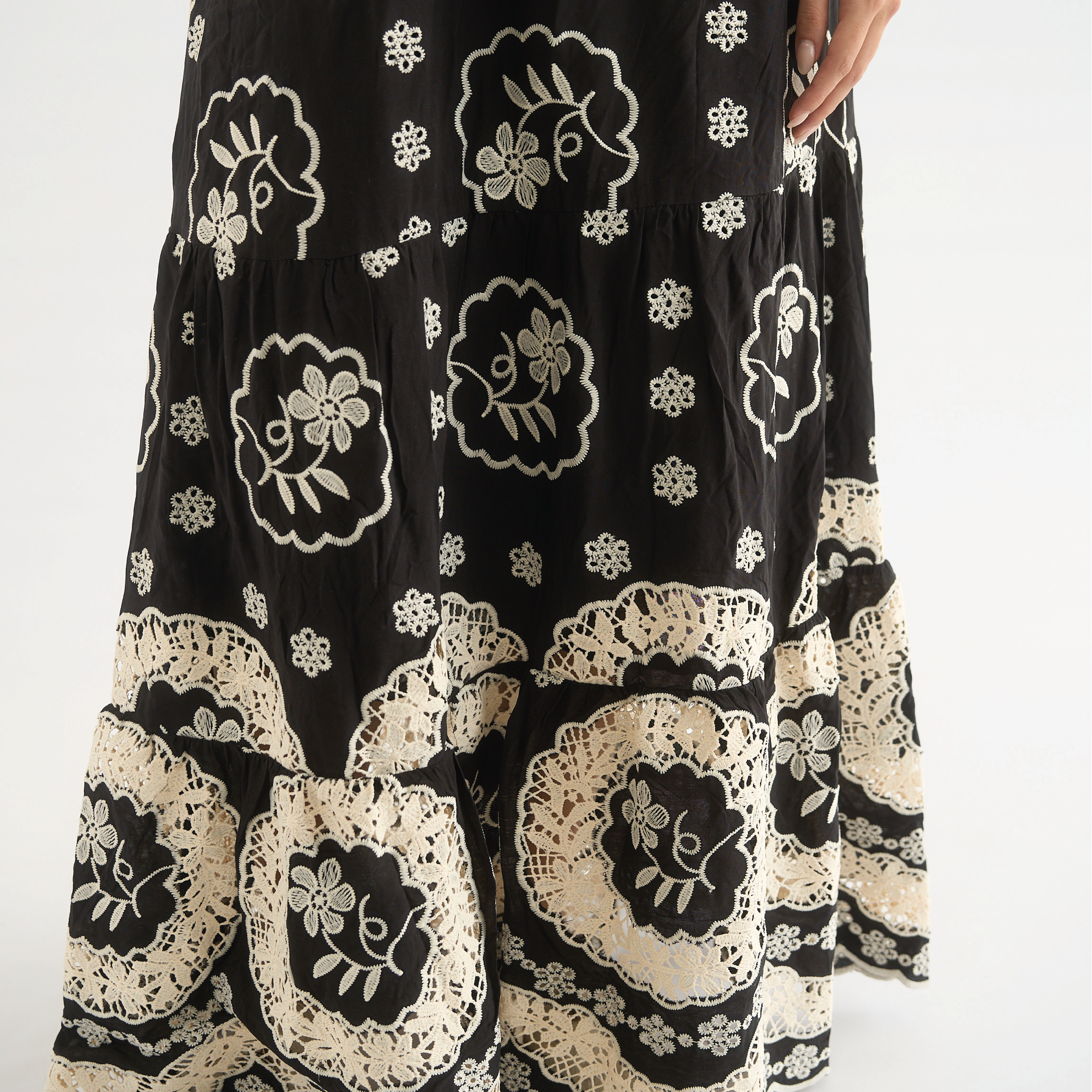 Vestido Off-Shoulder Bordado Vizio Moda