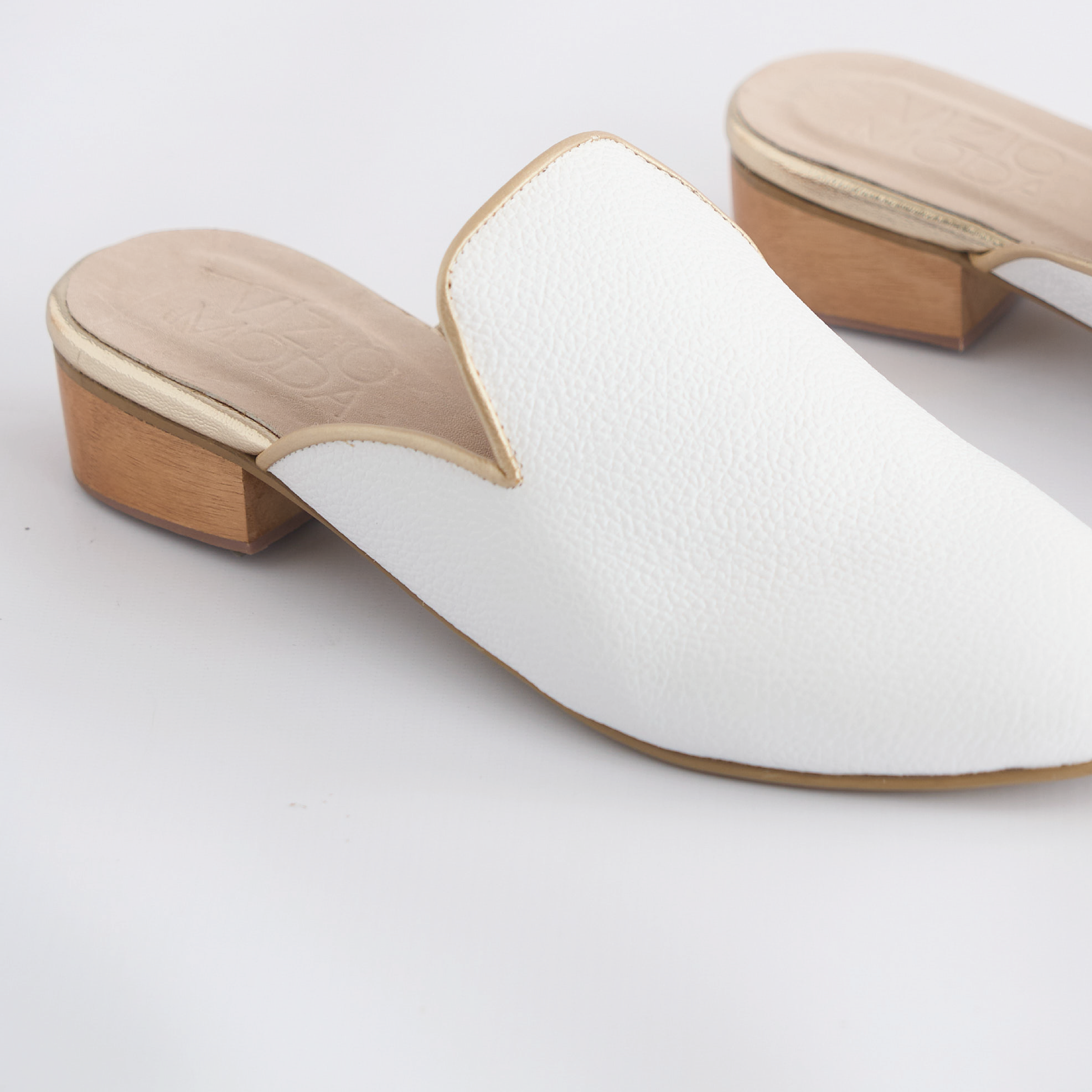 Mules en Cuero Blanco Vizio Moda