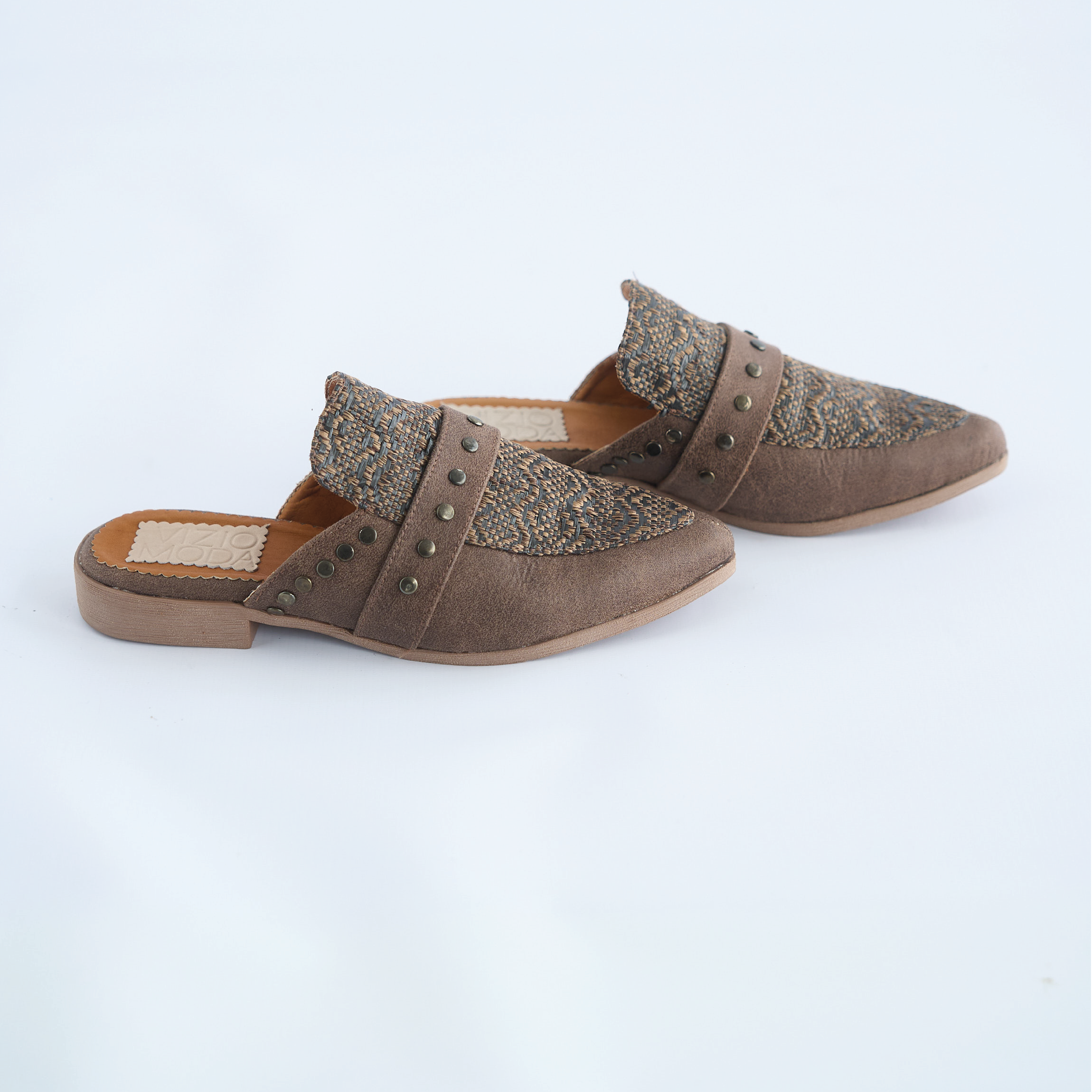 Mules en Cuero y Tela Tejida Marrón Vizio Moda